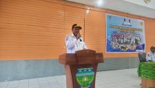 Asisten II Setda Kabupaten Deiyai Bidang Perekonomian dan Pembangunan, Mesak Pakage, S.Sos, membuka Pelatihan Petani dan Pelaku Agribisnis Ternak di Aula Sekwan (8/10).