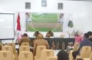 Wabup Ayub Pigome saat membuka Sosialisasi UU No. 1 Tahun 2024 tentang Pajak Daerah dan Retribusi Daerah di Aula Setda Deiyai, Selasa (14/10/2025).