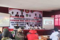 Bupati Deiyai, Melkianus Mote, S.T., saat memberikan sambutan dalam Pembukaan Bimbingan Teknis Tata Kelola Koperasi Merah Putih (KDMP) di Deiyai.
