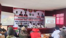 Bupati Deiyai, Melkianus Mote, S.T., saat memberikan sambutan dalam Pembukaan Bimbingan Teknis Tata Kelola Koperasi Merah Putih (KDMP) di Deiyai.
