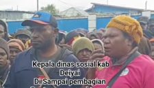 Kepala Dinas Sosial Deiyai, Yulita Mote, saat menyampaikan harapannya agar bantuan dana dapat digunakan secara maksimal untuk pengembangan usaha, demi penguatan ekonomi keluarga.