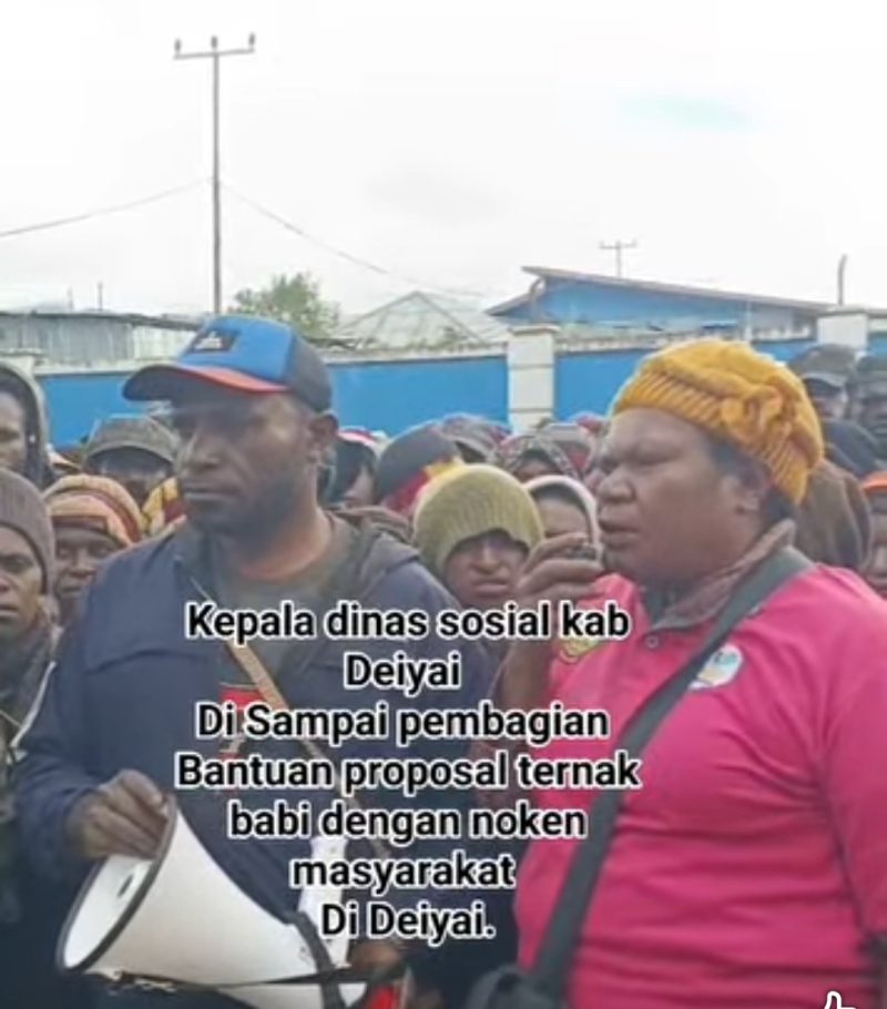 Kepala Dinas Sosial Deiyai, Yulita Mote, saat menyampaikan harapannya agar bantuan dana dapat digunakan secara maksimal untuk pengembangan usaha, demi penguatan ekonomi keluarga.