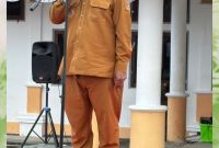 Bupati Deiyai, Melkianus Mote, S.T. memimpin Apel Gabungan ASN dan tenaga kontrak (3/11/2025).