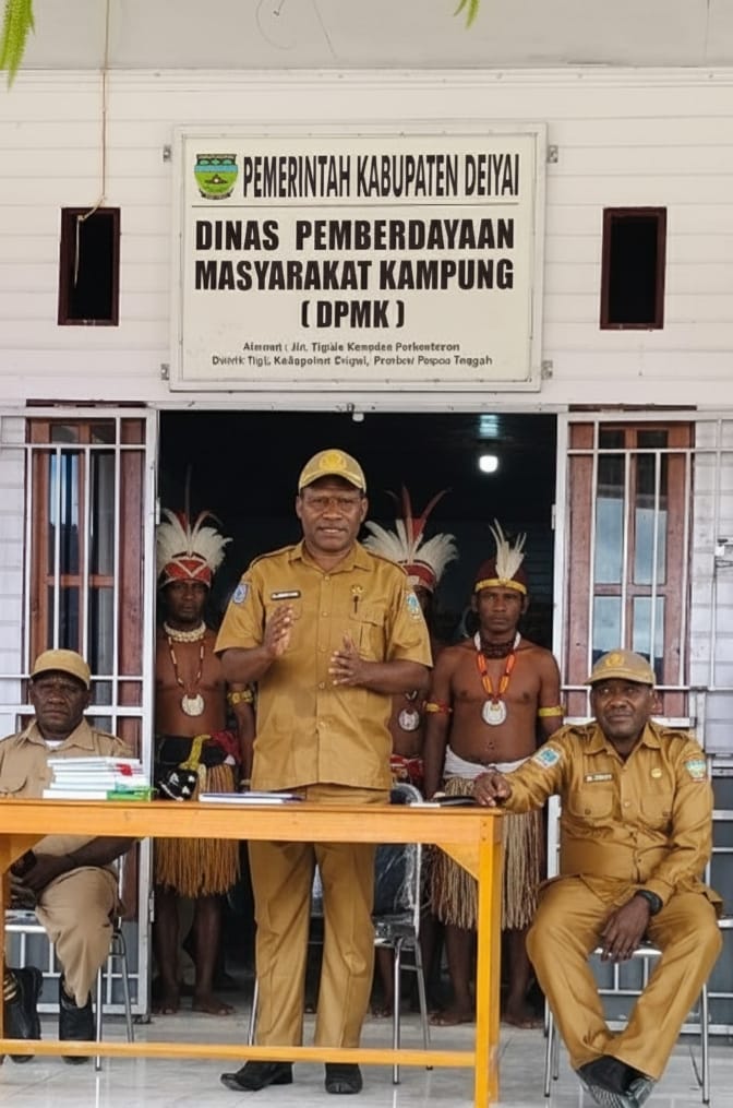 Kepala Dinas PMK Kabupaten Deiyai, Dr. Ferdinant Pakage, MM. M.AP., (01/11/2025) memberikan himbauan tegas kepada 67 Pemerintah Kampung agar segera melaksanakan Musyawarah Kampung (Muskam) di bulan November 2025.