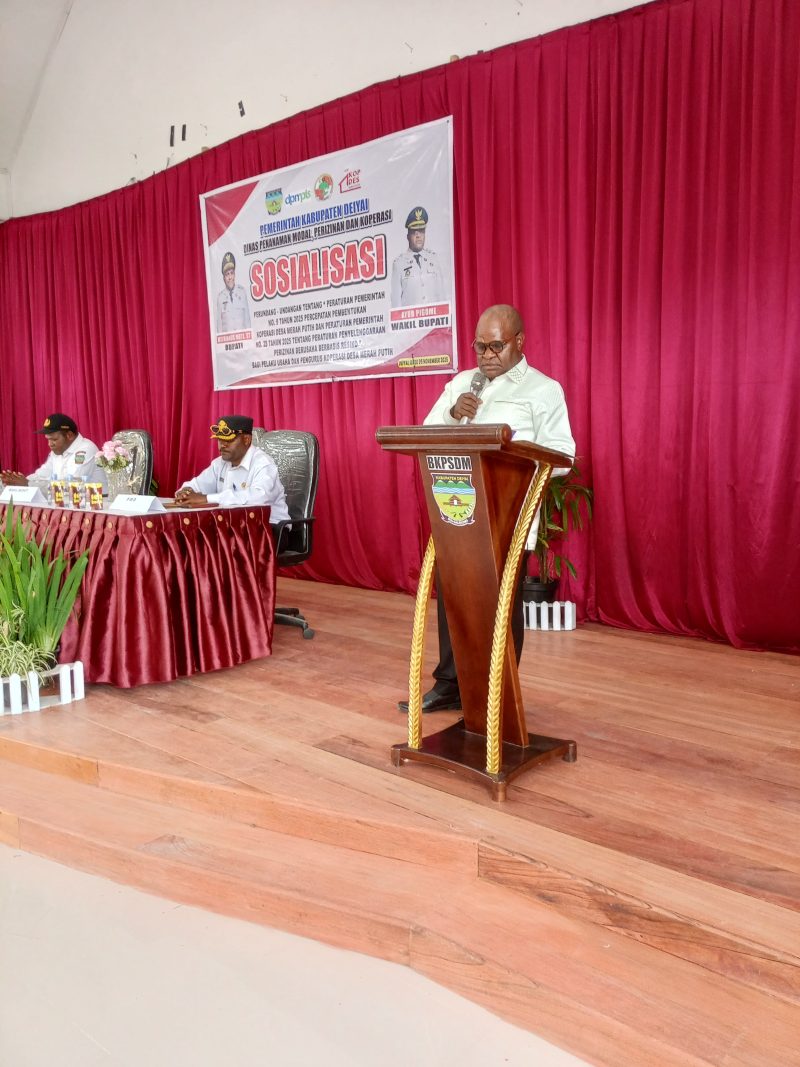 Wakil Bupati Ayub Pigome resmi membuka sosialisasi dua PP penting: Percepatan Koperasi Desa Merah Putih (PP 9/2025) dan Perizinan Berbasis Risiko (PP 28/2025).