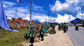 Pasukan Hijau, Garda Terdepan Deiyai Bersih! Pagi ini, Kamis (6/11), Pasukan Hijau DLH Deiyai kembali membersihkan jalanan kota Waghete, mencabut rumput, dan mengumpulkan sampah.