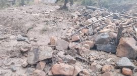 Kondisi pilu Gereja Antiokia Kegata di Dogiyai pasca dihantam longsoran batu dan tanah pada Jumat (7/11/2025).