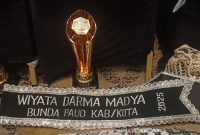 Bunda PAUD Kabupaten Deiyai, Fransina Rumbiak Mote, S.KM., menerima penghargaan prestisius dari Menteri Pendidikan Dasar dan Menengah RI, Prof. Dr. Abdul Mu’ti, M.Ed.
