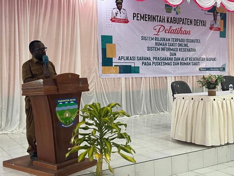 Bupati Deiyai, Melkianus Mote, S.T., secara resmi membuka pelatihan Sistem Rujukan Terpadu (Siarute) dan ASPAK yang diselenggarakan RSUD Pratama Deiyai, Selasa (18/11/2025).