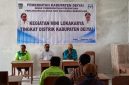 Asisten II Bidang Ekonomi dan pembangunan Mesak Pakage dan Kadis DP3AKB Robby Bobii dan Kepala Bidang KB saat kegiatan berlangsung di Gedung Sekolah SMP negeri Tigi barat pada Jumat, 21/11/2025. 