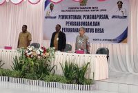 Kepala DPMK Ferdinant Pakage, Sekda Ambrosius Eria dan Perwakilan BIG Jakarta. 