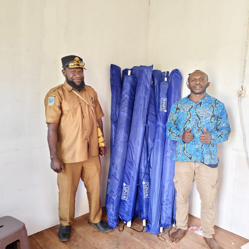 Ketua APINDO Hendrikus Mote, S. Ab Bersama Kepala Bidang perdagangan Yeron Agapa, ST