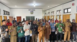 Foto bersama Bupati, Dewan juri, dan Beberapa kepala OPd usai pengumuman lomba sayembara batik Papua, khas Suku Mee di Aula Sekda pada selasa, 25/11/2025