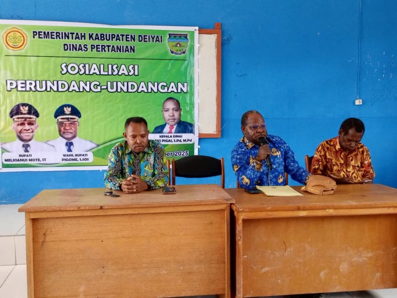 Wakil Bupati Deiyai, Ayub Pigome, S.Sos., secara resmi membuka Sosialisasi Perundang-undangan tentang Pembentukan Kelompok Tani di SMA Negeri 1 Deiyai (27/11).