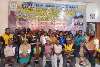 Pengurus Kordinator, klasis dan Organisasi sayap usai menyampaikan pernyataan sikap bersama di Kantor Kordinator Kingmi Deiyai Papua Tengah pada Sabtu, 29/11/2025.