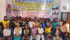 Pengurus Kordinator, klasis dan Organisasi sayap usai menyampaikan pernyataan sikap bersama di Kantor Kordinator Kingmi Deiyai Papua Tengah pada Sabtu, 29/11/2025.