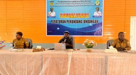 (5/12/2025) Kabag Hukum Setda Deiyai, Yeheskiel B Kotouki, SH., MH, memberikan materi dalam Sosialisasi Peraturan Perundang-undangan.