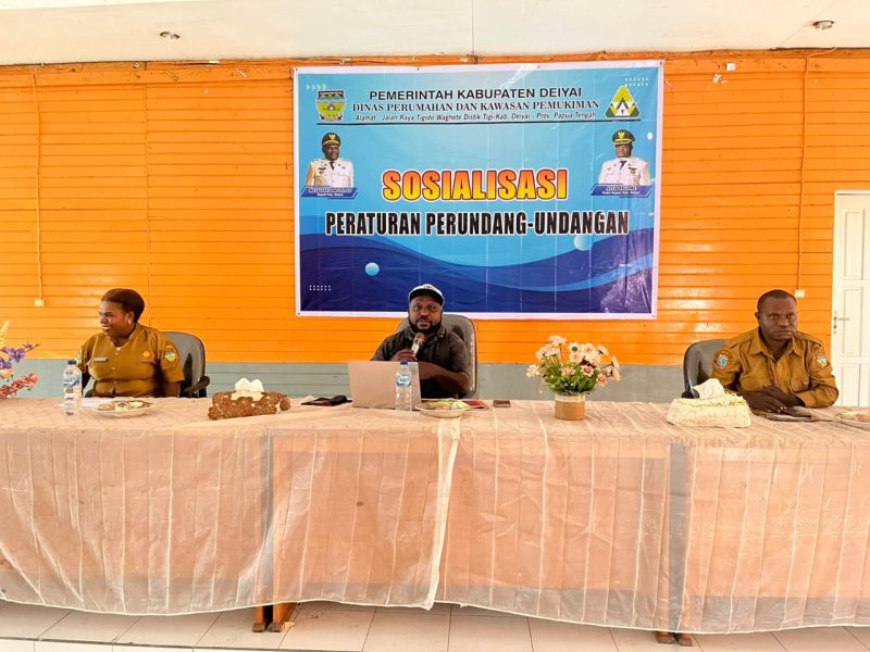 (5/12/2025) Kabag Hukum Setda Deiyai, Yeheskiel B Kotouki, SH., MH, memberikan materi dalam Sosialisasi Peraturan Perundang-undangan.