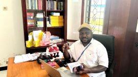 Kepala Bagian Hukum, Yeheskiel B. Kotouki, S.H., M.H., saat menyampaikan materi Pendidikan Dasar HAM dalam rangka peringatan Hari HAM Sedunia di Deiyai.