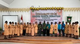 Foto bersama usai perayaan ulang tahun DWP ke-26 di Aula BKPSDM kabupaten Deiyai pada Jumat, 12/12/2025