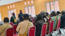 Bupati Deiyai dan DPMK desak aparat kampung percepat LPJ Tahap I agar ADD 10% APBD (Rp300-500 juta) dapat segera cair, memastikan hak aparat dan kebutuhan Natal terpenuhi.