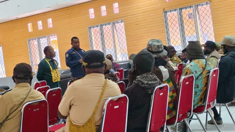 Bupati Deiyai dan DPMK desak aparat kampung percepat LPJ Tahap I agar ADD 10% APBD (Rp300-500 juta) dapat segera cair, memastikan hak aparat dan kebutuhan Natal terpenuhi.