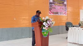 Kepala Dinas Tenaga kerja saat menyampaikan sambutan dalam kegiatan sosialisasi pada Rabu, 17/12/2025. 