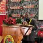 Bupati Deiyai, Melkianus Mote, ST., menyampaikan sambutan dalam perayaan Natal Pemda Deiyai di Gereja Kingmi Antiokhia Waghete (30/12). 