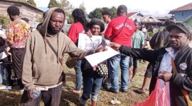 KPA Deiyai Saat sosialisasi di Lapangan Thomas Adii Waghete. 