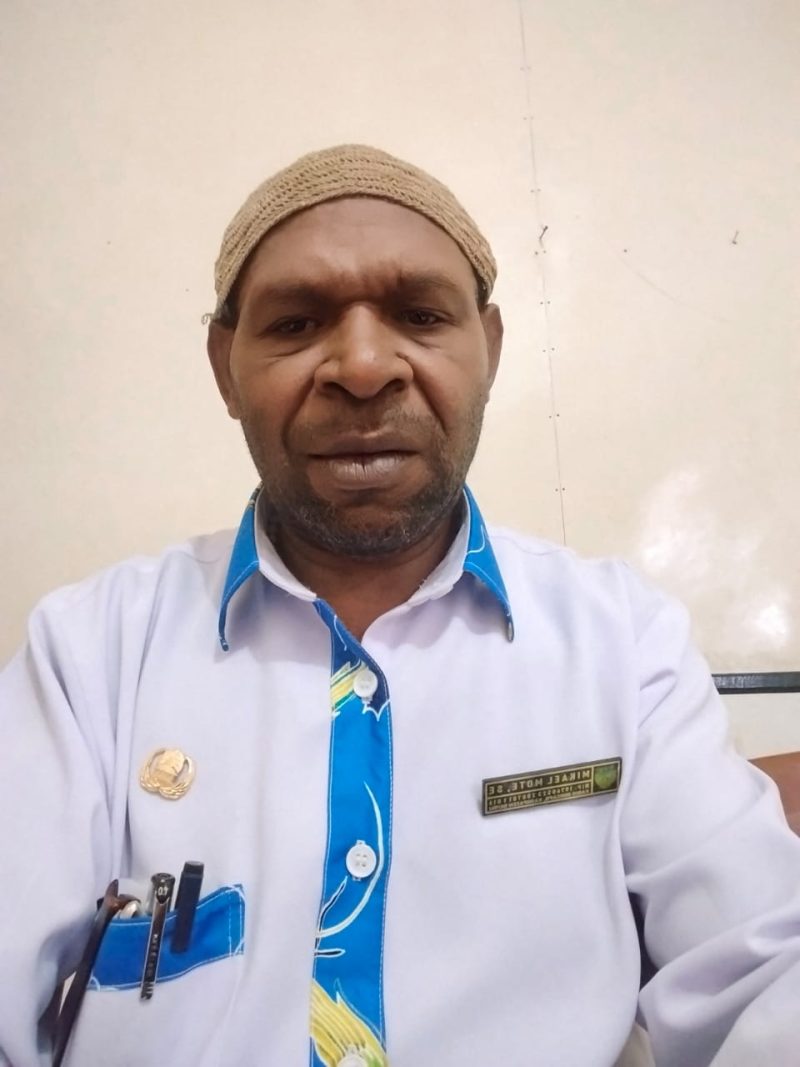 Kepala Dinas Dukcapil Deiyai, Mikael Mote, menegaskan kesiapan instansinya melayani perekaman 11.500 KTP-el bagi warga yang belum terdata.