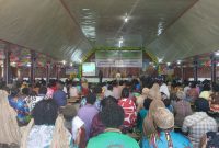 "Khidmat: Jemaat Bethani Bomou I saat mengikuti Ibadah Syukur HUT ke-75 Masuknya Injil di Kabupaten Deiyai, Minggu (11/1)."