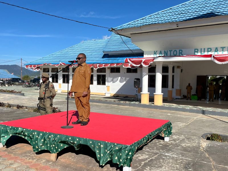 Bupati Deiyai, Melkianus Mote, S.T., menegaskan bahwa perombakan jabatan (rolling) dan pelantikan pejabat akan diprioritaskan bagi ASN yang rajin dan memiliki kelengkapan administrasi yang valid di sistem BKN.