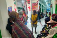 Suasana pelayanan di Puskesmas Waghete, Kabupaten Deiyai. Dengan rata-rata kunjungan 40-70 pasien per hari, puskesmas ini terus berkomitmen memberikan pelayanan kesehatan yang adil dan tanpa diskriminasi bagi seluruh warga.