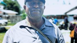 Plt Kepala Dinas Ketahanan Pangan Deiyai, Melianus Dogopia, saat memberikan sosialisasi pemanfaatan lahan dan pembuatan pupuk organik di Aula BKPSDM Deiyai, Rabu (28/01).