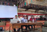 Dokter Hewan Daud Edowai didampingi Notulen Aten Pekei dan Moderator Derik Giyai saat pemaparan materi pada Jumat, 30/1/2026