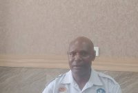 Rektor USWIM Nabire, Dr. Petrus Tekege, memberikan keterangan terkait penyaluran bantuan pendidikan dari Pemprov Papua Tengah untuk 1.967 mahasiswa di ruang kerjanya, Kamis (29/01).