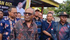 Ketua PGGPT Papua Tengah, Pdt. Dr. Yance Nawipa, M.Th, saat memberikan keterangan pers terkait urgensi penyelesaian tapal batas Kabupaten Deiyai dan Mimika di Nabire, Rabu (11/2).
