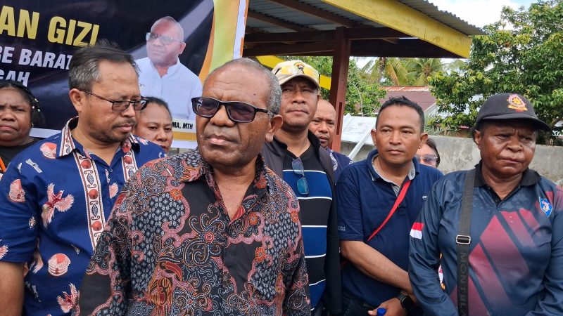 Ketua PGGPT Papua Tengah, Pdt. Dr. Yance Nawipa, M.Th, saat memberikan keterangan pers terkait urgensi penyelesaian tapal batas Kabupaten Deiyai dan Mimika di Nabire, Rabu (11/2).