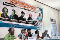 Pemuda asal Dogiyai, Siorus Degei, resmi meluncurkan empat buku karyanya di Aula SMA 02 Dogiyai, Moanemani (11/02). 