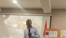 Petrus Bobii, M.Pd.Gr. (Kepala SMPN 2 Tigi Barat), saat menyampaikan aspirasi mengenai pentingnya pemerataan fasilitas PPG bagi Guru Agama Kristen dan Katolik di Provinsi Papua Tengah.