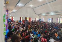 Ratusan anak sekolah Minggu PAR Koordinator Deiyai saat mengikuti sesi materi Manajemen Waktu di Gedung Gereja Bethel Gakokebo, Papua Tengah, Jumat (20/2/2026).