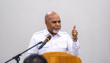 Wakil Gubernur Papua Tengah, Deinas Geley, saat menyampaikan sambutan dalam Talkshow Akselerasi Ekonomi yang digelar KADIN di Nabire (25/2).