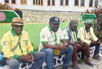 Ketua Pemuda Katolik Deiyai, Ruben Mote bersama rekan-rekannya. 