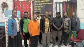 Gereja Kemah Injil (Kingmi) di Tanah Papua, Koordinator Deiyai, secara resmi mengeluarkan pernyataan sikap terkait konflik horizontal di Distrik Kapiraya. Gereja menegaskan bahwa situasi ini adalah krisis kemanusiaan yang harus segera diatasi melalui pendekatan adat dan administrasi pemerintah yang jujur. Kami berdiri untuk kedamaian dan keadilan rakyat.