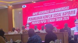 Pertemuan Bupati Mimika, Deiyai, dan Dogiyai bersama DPR PT, MRP, serta kepala suku Kamoro dan Mee di Hotel Green Tembaga, Timika, membahas penyelesaian tapal batas adat di Kapiraya, Selasa (25/2/2025).