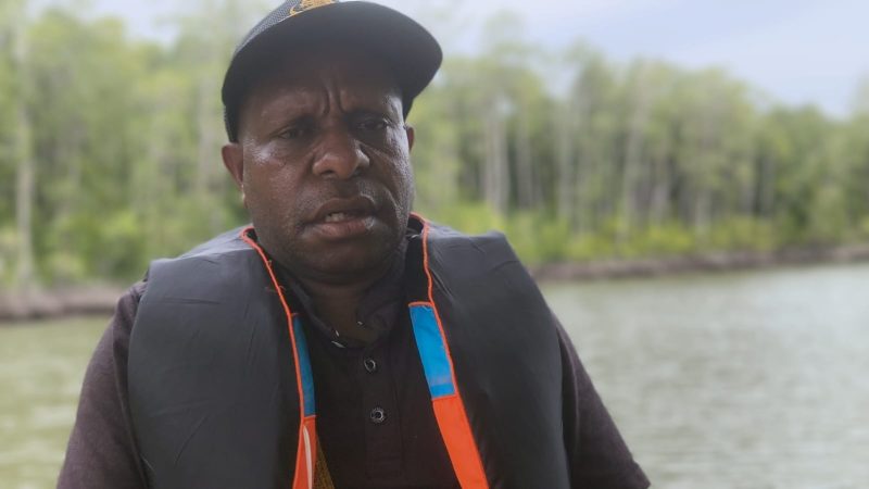 Ernest Kotouki, S.IP ketua Tim Harmonisasi konflik Antara Suku Mee dan Kamoro di Kapiraya dari Deiyai. 