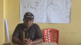 Tokoh Masyarakat Kapiraya saat memberikan keterangan pers di Timika, Jumat (6/3), terkait urgensi pembangunan jalan darat 60 km guna memulihkan pelayanan publik di Distrik Kapiraya, Kabupaten Deiyai.