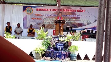 Suasana Ibadah ulang tahun berlangsung di halaman Gedung Gereja KINGMI Efata Nabire Ke 44 Th pada Kamis, 12/3/2026.