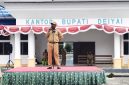 Asisten II Setda, Bapak Mesak Pakage, SE, memberikan arahan tegas dalam apel pagi rutin hari ini Senin, 2/3