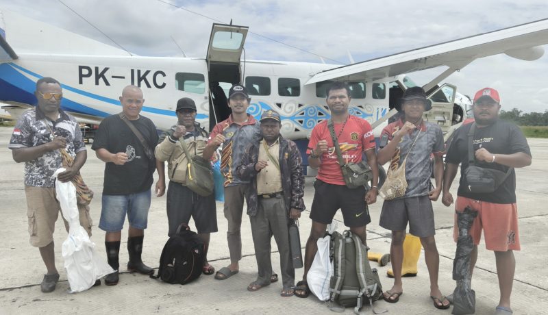 Tim Harmonisasi Konflik Kapiraya Kabupaten Deiyai usai melaksanakan tugas pendataan dan dialog bersama masyarakat terkait konflik batas tanah adat Mee–Kamoro, kembali ke Waghete dalam keadaan sehat.